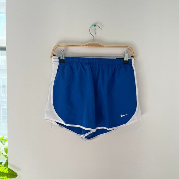 NEW Nike Girl's Standard Fit Blue Running Shorts Size XL - Picture 1 of 8